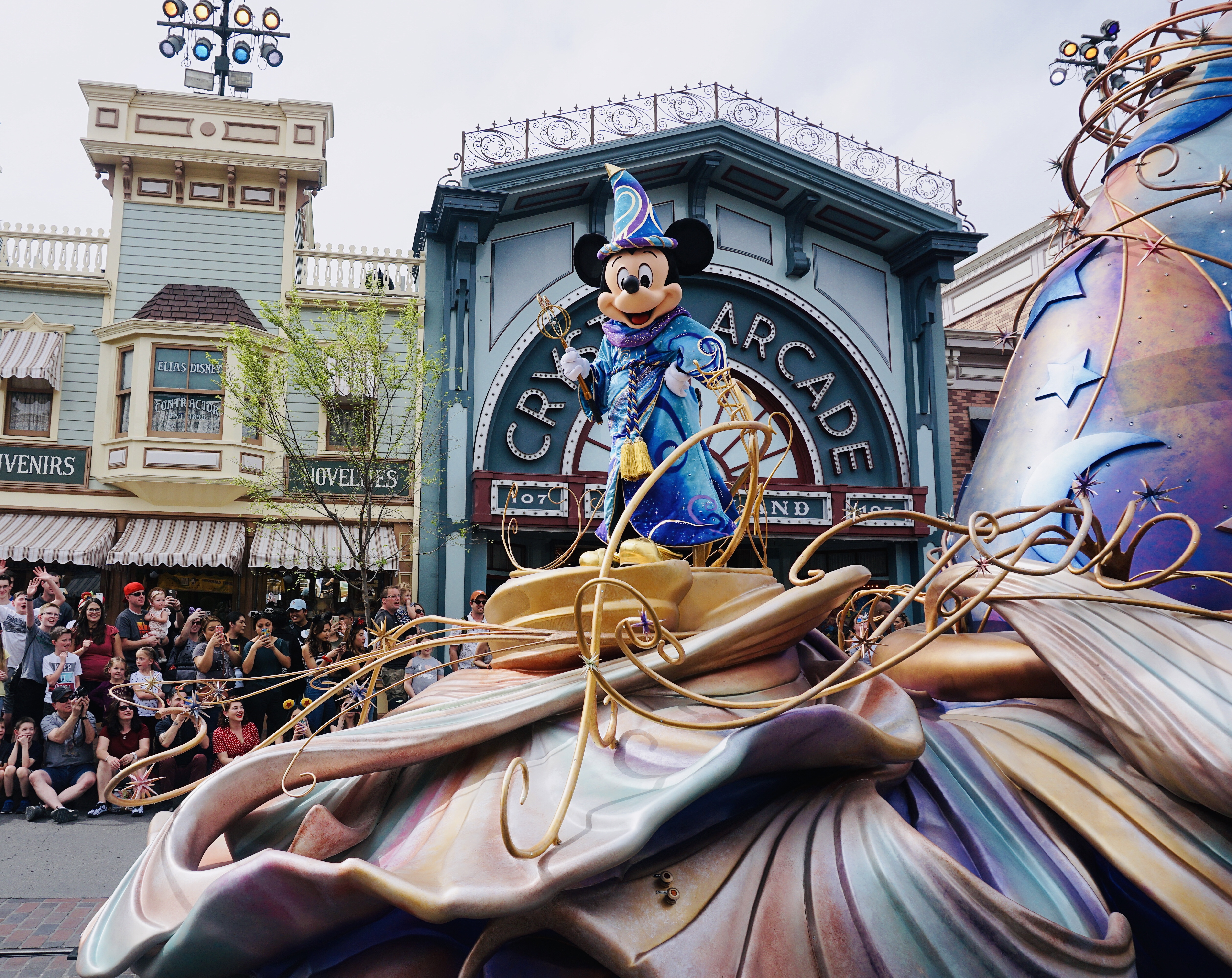 Are More Live Performances on the Way to the Disneyland Resort?