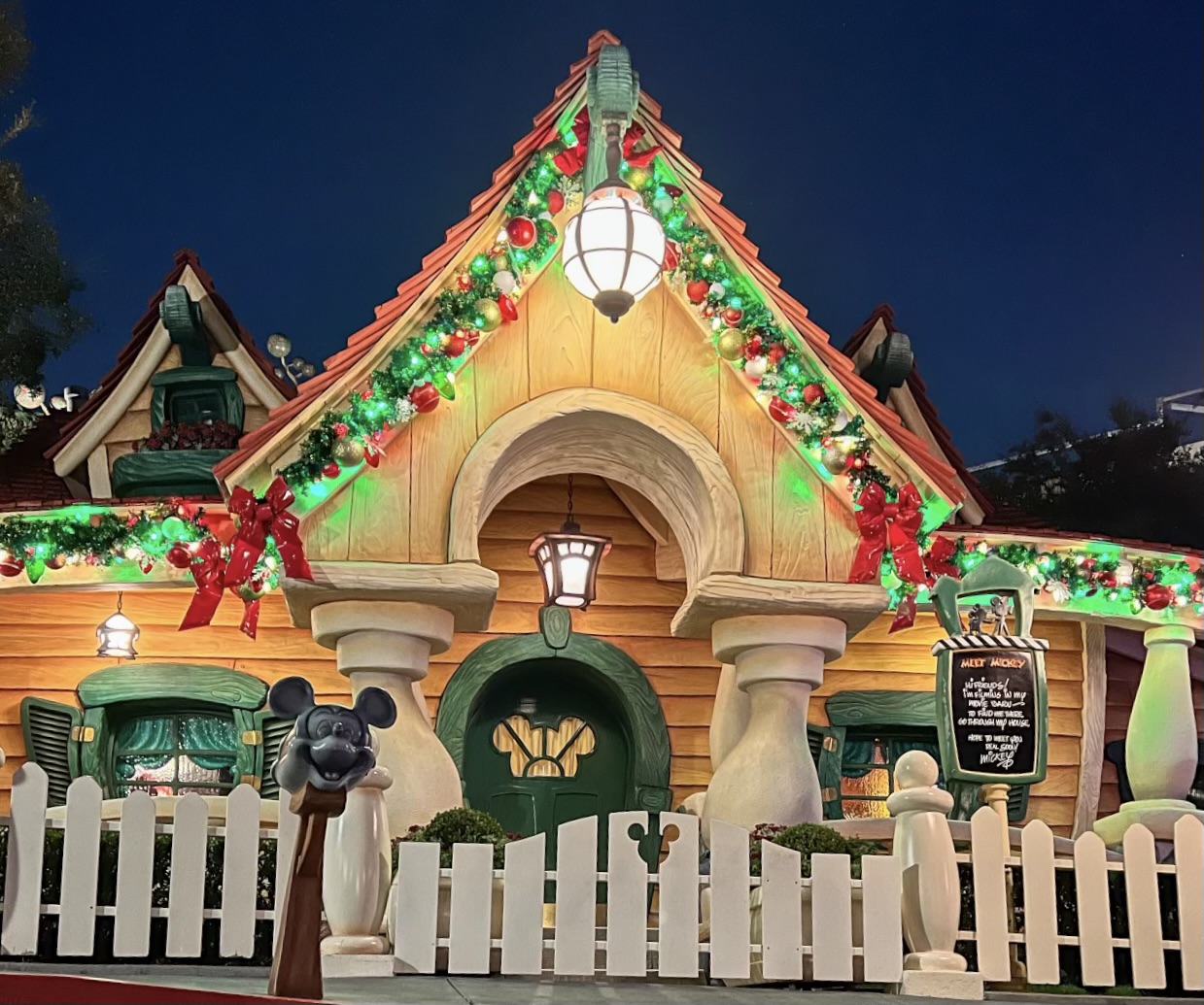 Mickey’s House is Now Available to Prebook at Disneyland Park!