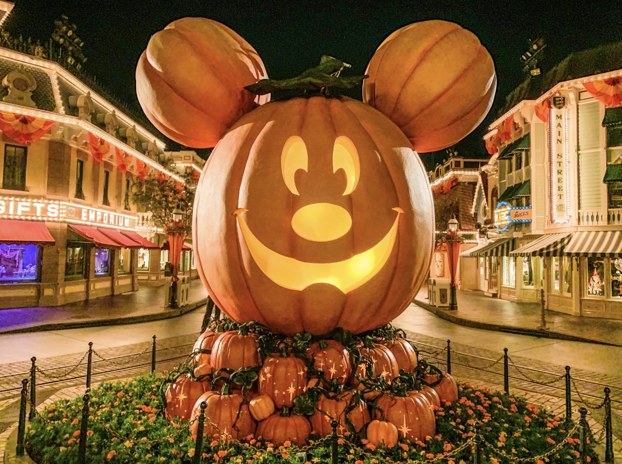 Fall Favorite Celebrations Return to Disneyland Resort