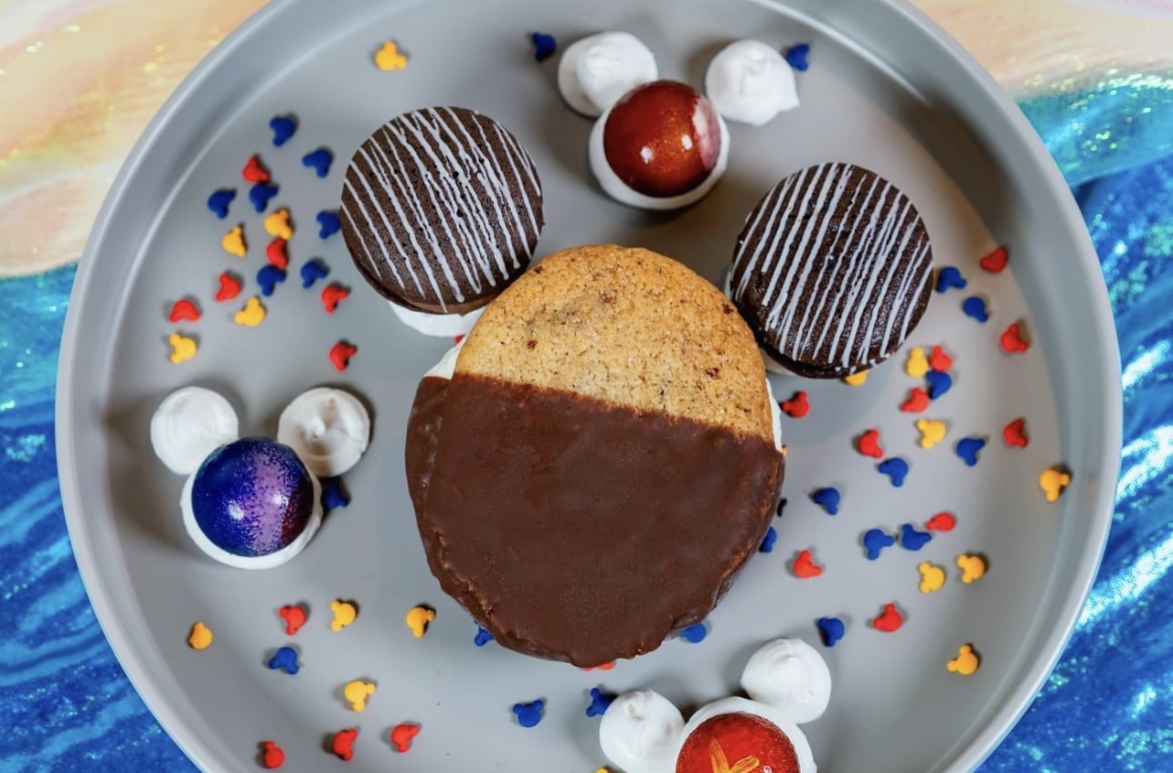 First Look at Menu of Palm Breeze Bar at The Villas at Disneyland Hotel