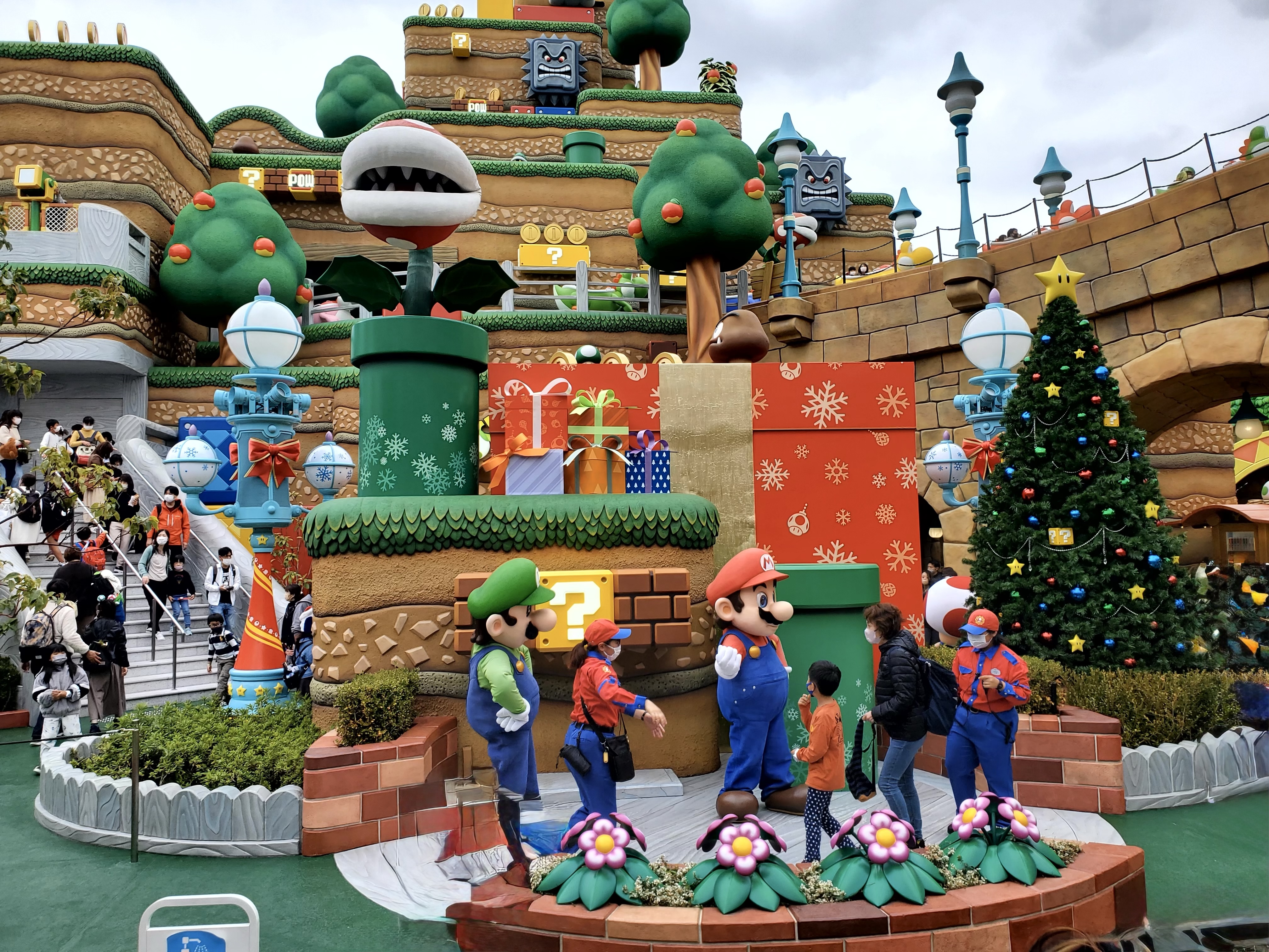 Explore Festive Fun in SUPER NINTENDO WORLD This Holiday Season